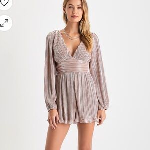 Lulu’s NWT Plisse and Thank You Blush Pleated Long Sleeve Backless Romper